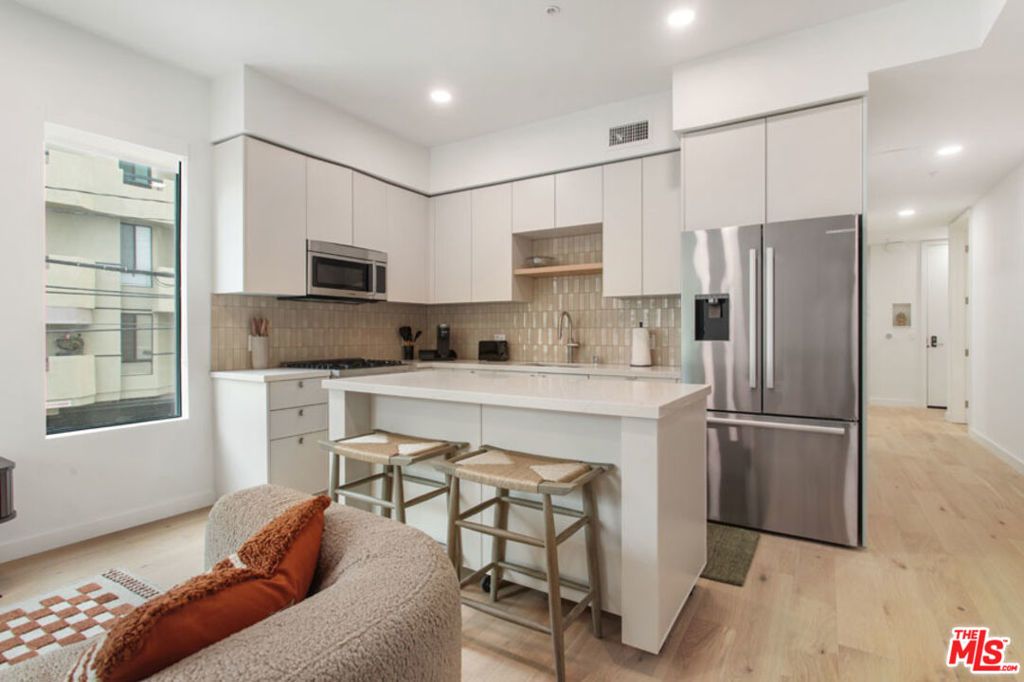 10310 Santa Monica Boulevard # 318, Los Angeles