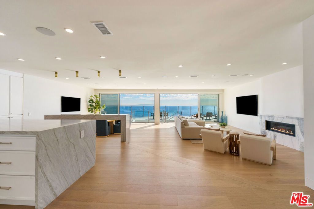 18254 Coastline Drive, Malibu