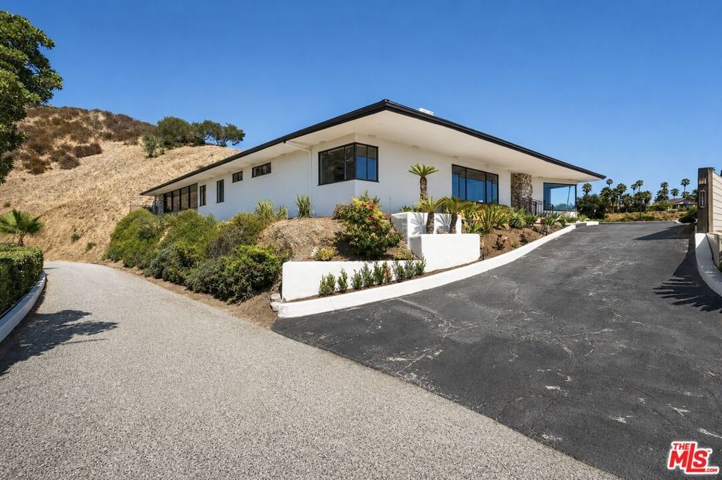 1682 Larco Way, Glendale
