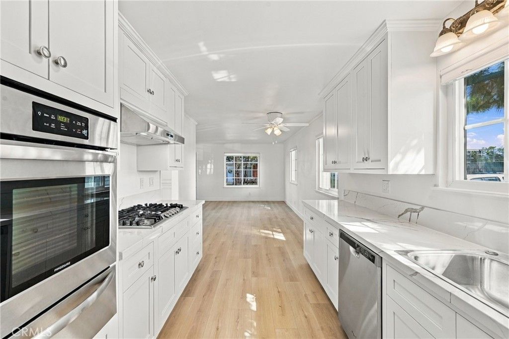 104 Yorktown, Costa Mesa