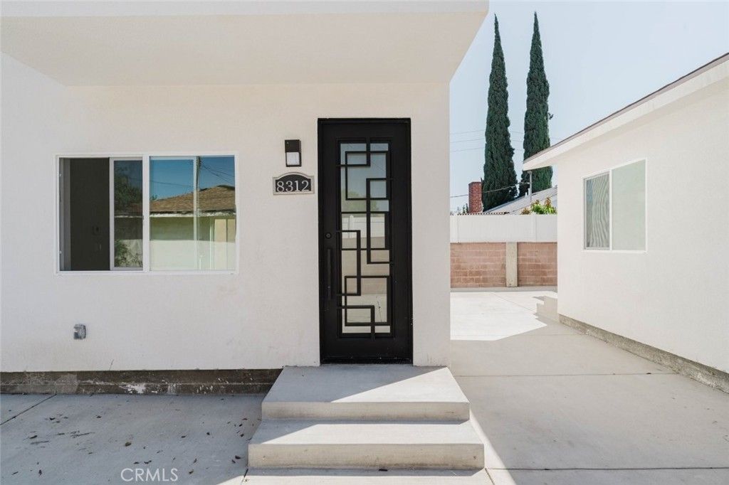 8312 Canterbury Avenue, Sun Valley