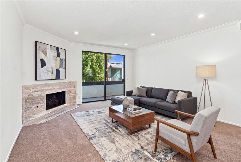 14115 Moorpark, Sherman Oaks