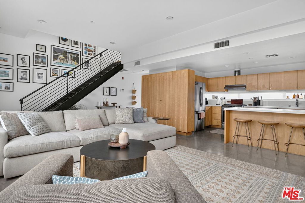 660 Rose Avenue # 4, Venice