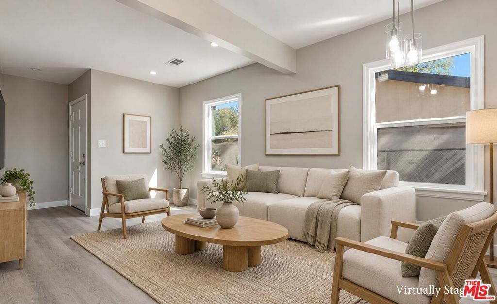 9217 Langdon Avenue, North Hills