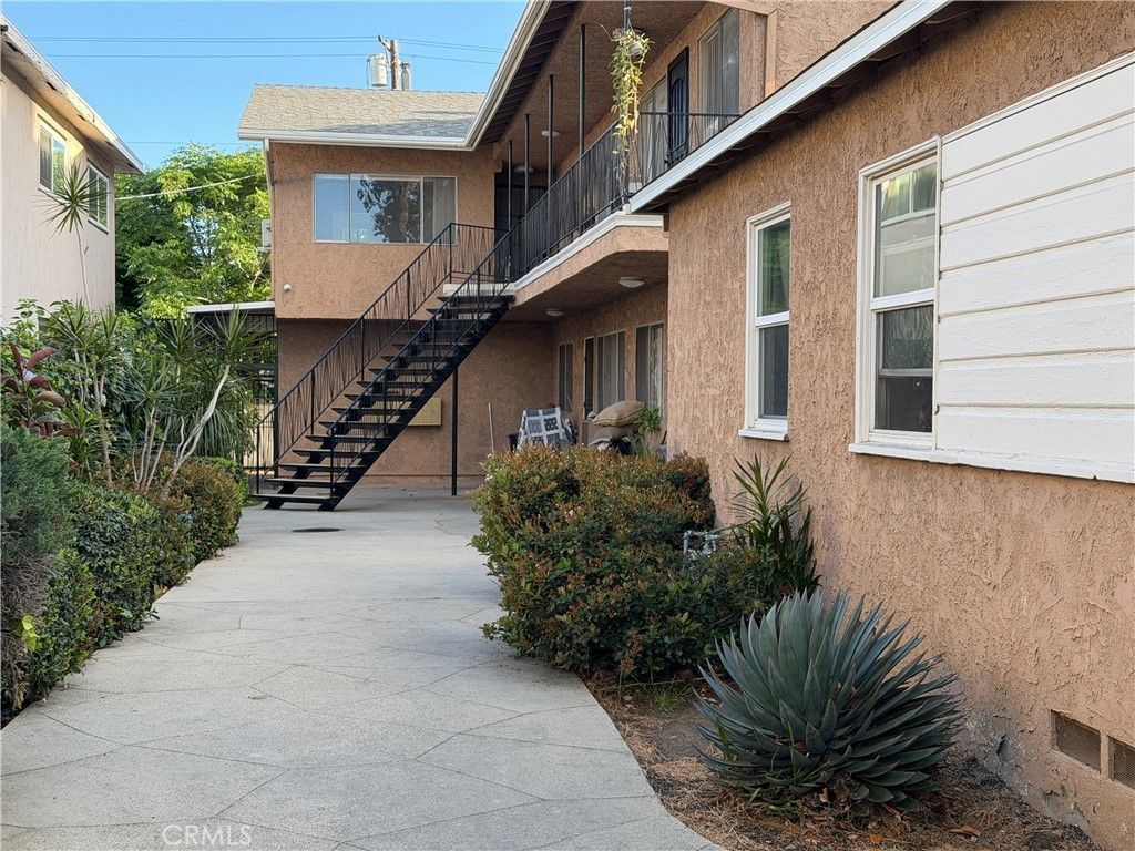 14154 Roscoe, Los Angeles