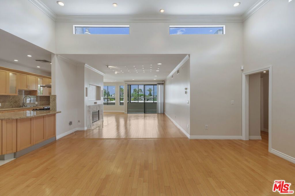 4443 Ventura Canyon Avenue # 304, Sherman Oaks