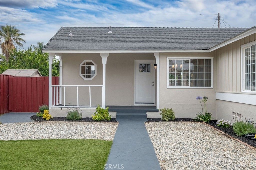 20756 Saticoy Street, Winnetka