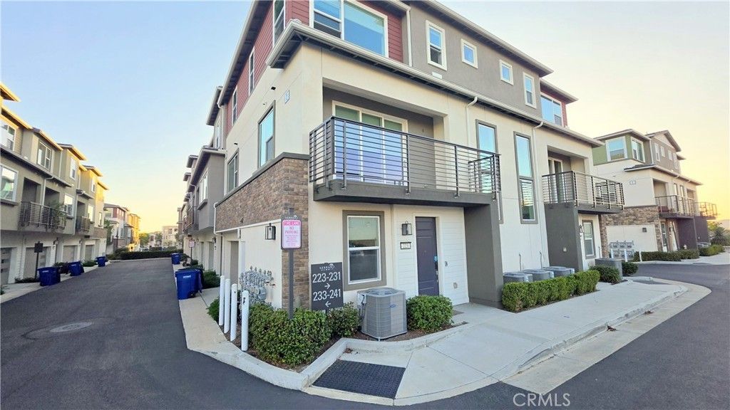223 Carmona, Lake Forest