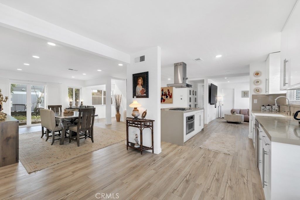 22736 Schoolcraft, West Hills