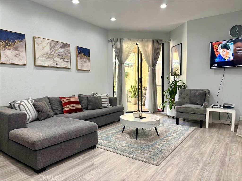 19009 Sherman Way # 16, Reseda
