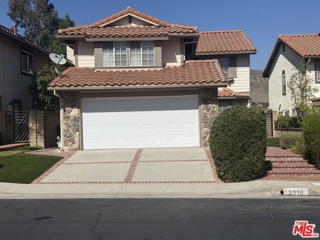 12010 Falcon Ridge Way, Porter Ranch