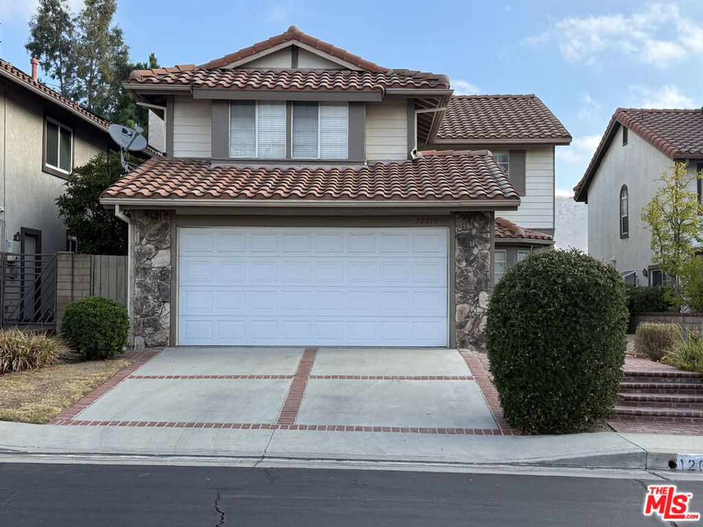 12010 Falcon Ridge Way, Porter Ranch