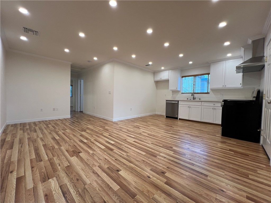 5742 Woodman Avenue # 2, Valley Glen