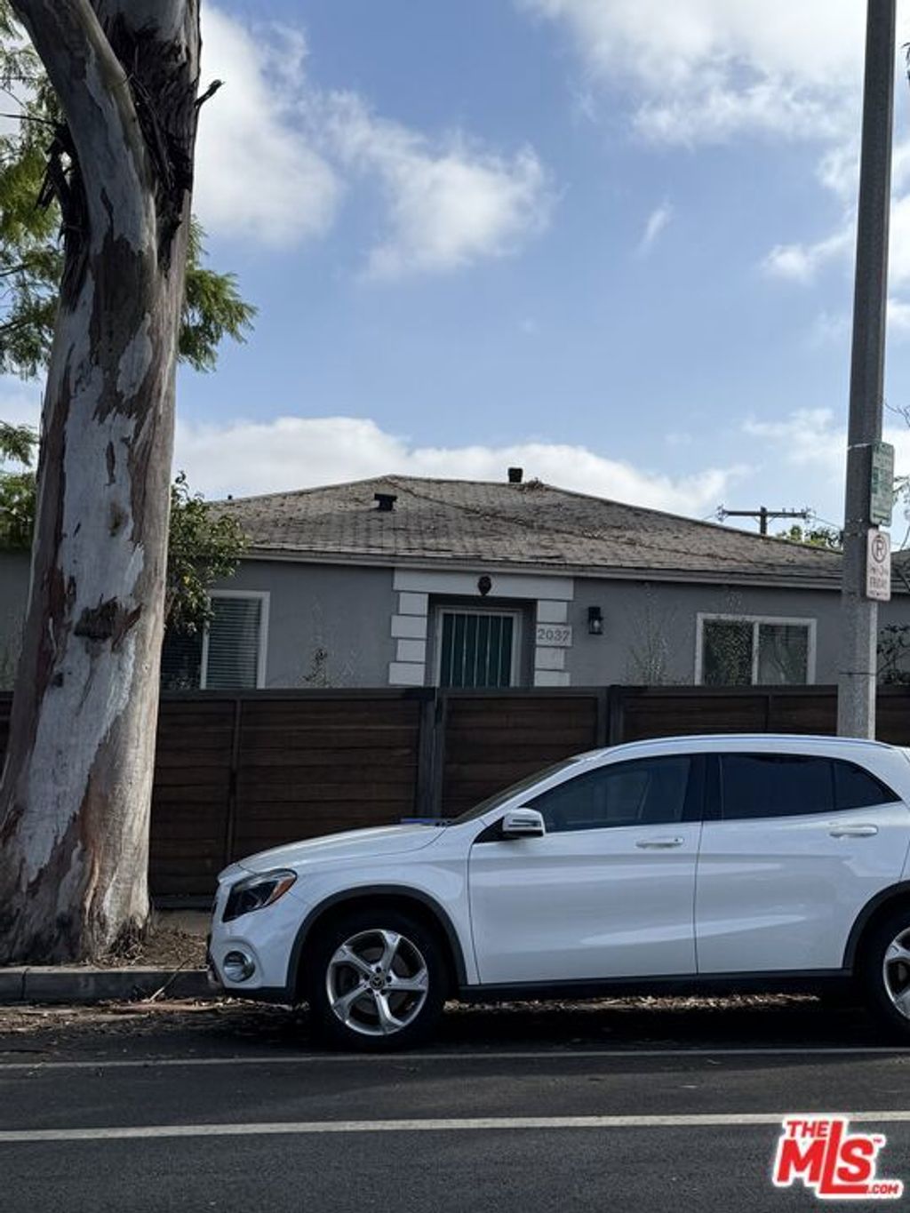 2037 Stewart Street, Santa Monica