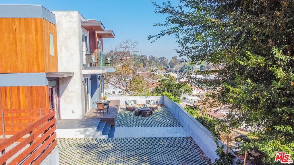 2251 Aaron, Los Angeles