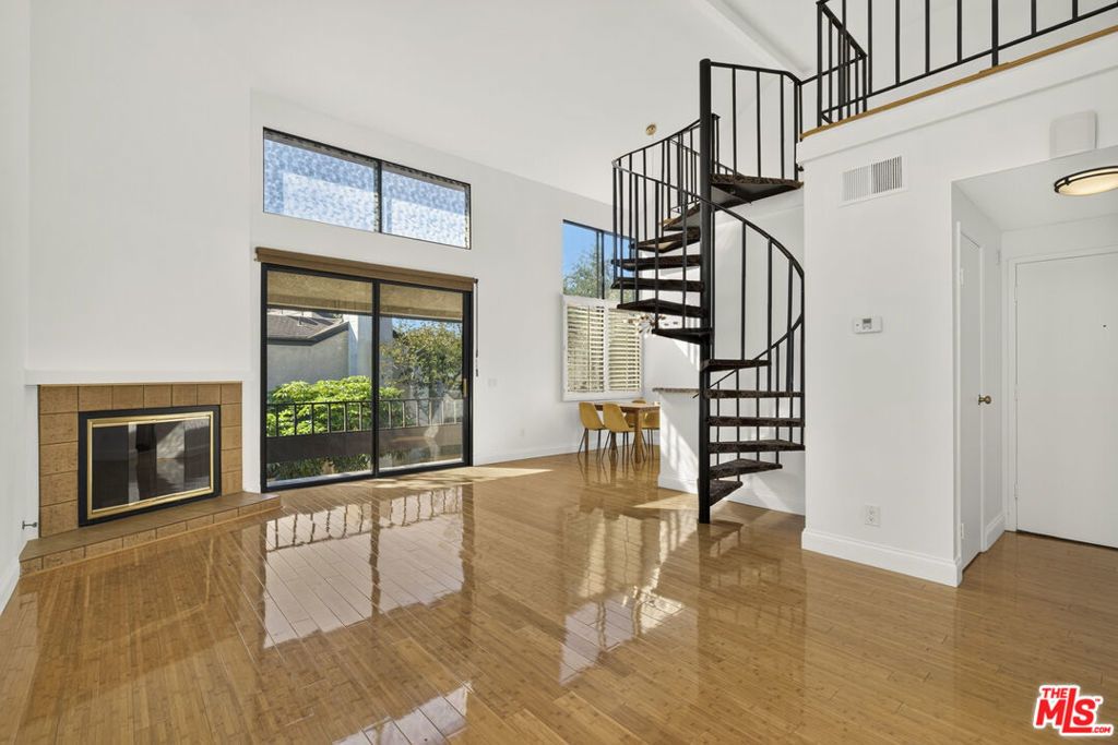 8701 Falmouth Avenue # 202, Los Angeles
