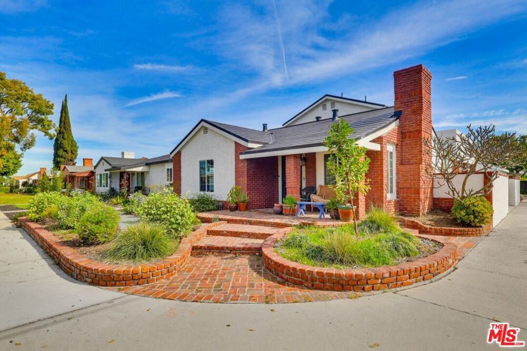 2200 Easy Avenue, Long Beach
