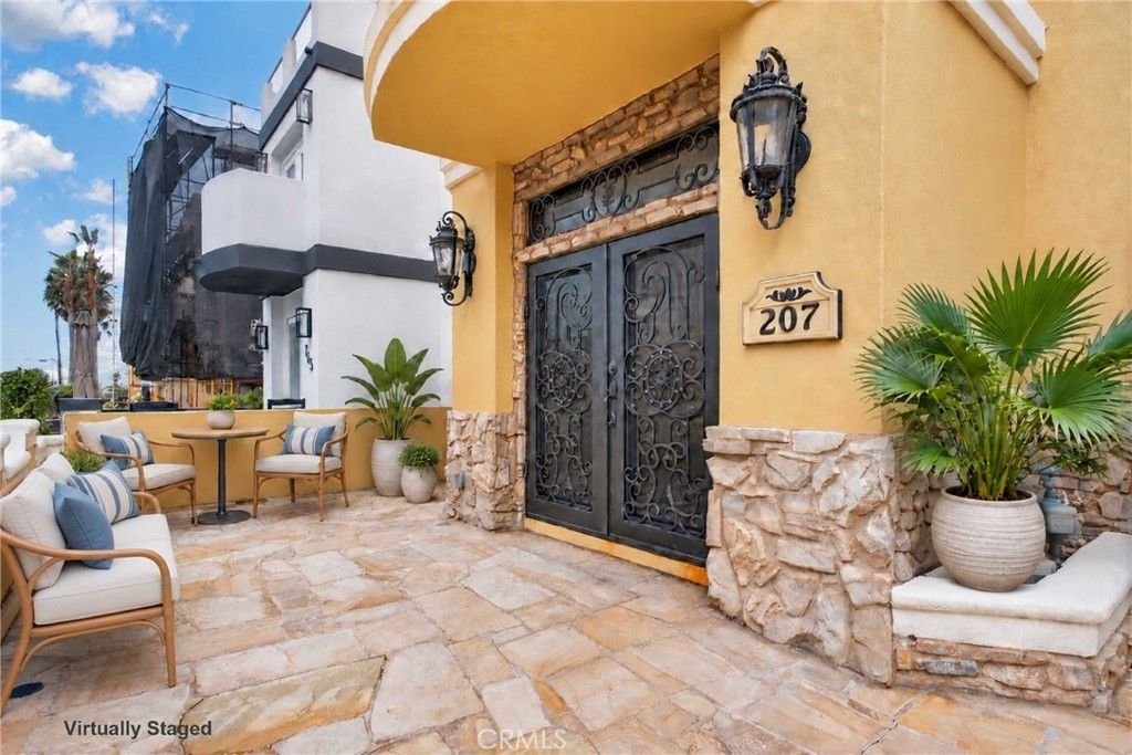 207 18th Street, Huntington Beach