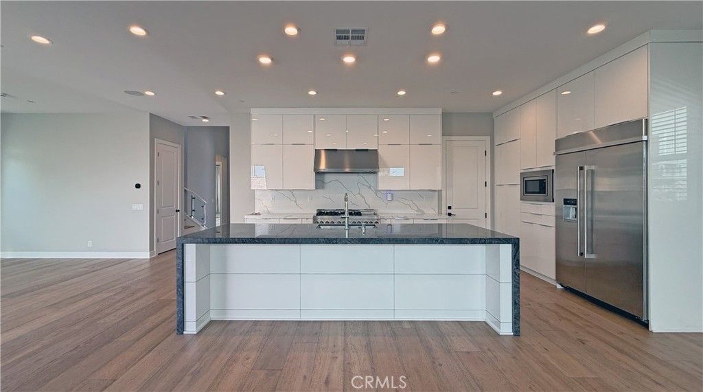 110 Orange Grv, Lake Forest