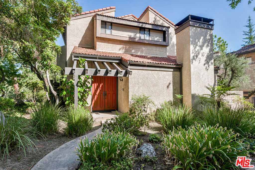 21820 Marylee Street # 225, Los Angeles