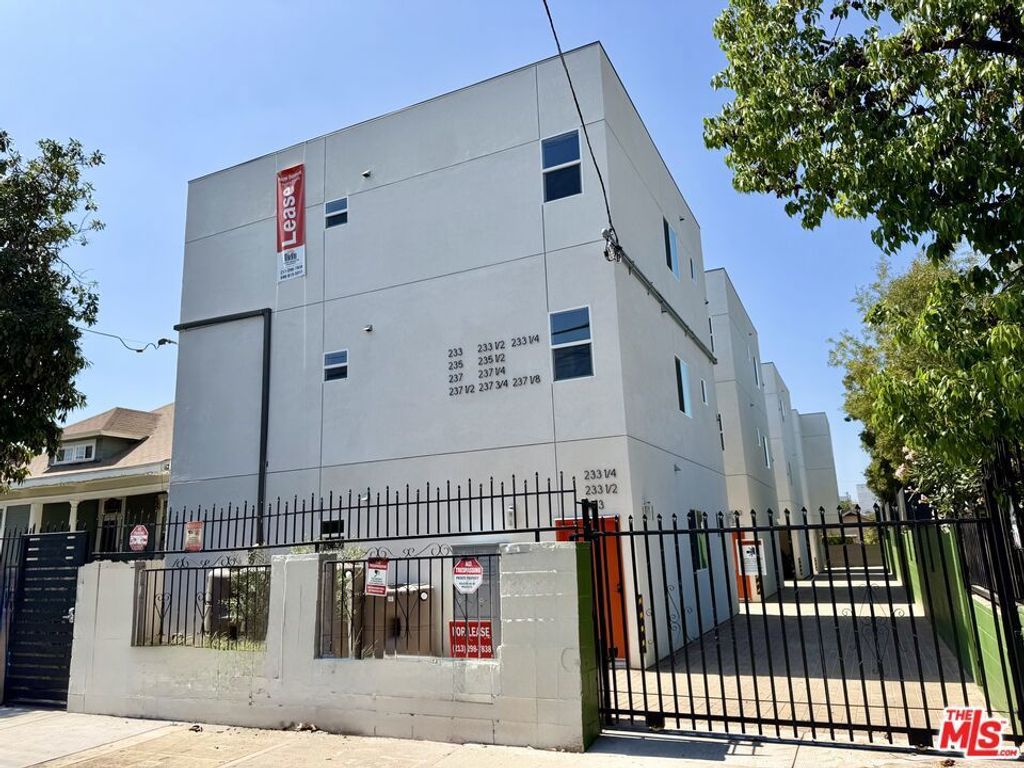 233 1/2 N Chicago Street # 233 1/2, Los Angeles