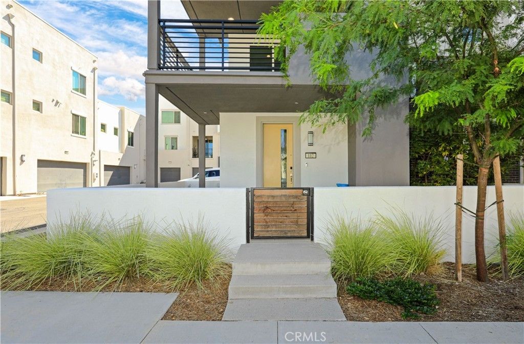 112 Novel, Irvine