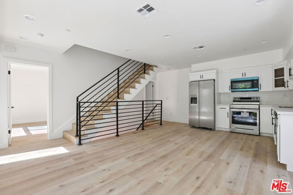 2111 Holly Drive, Los Angeles