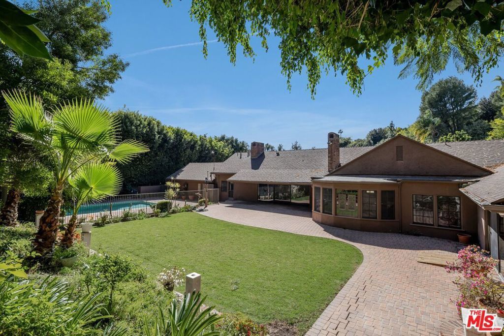 1110 Sutton Way, Beverly Hills