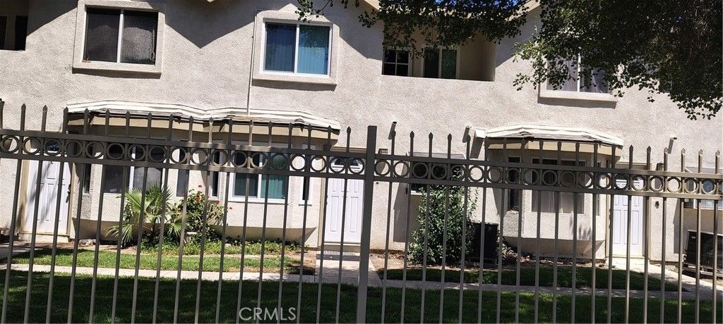 1425 S White # B, Pomona
