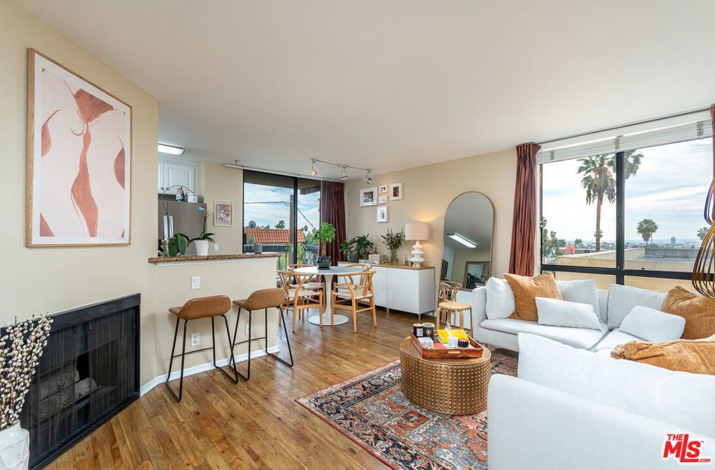 7320 Hawthorn Avenue # 121, Los Angeles