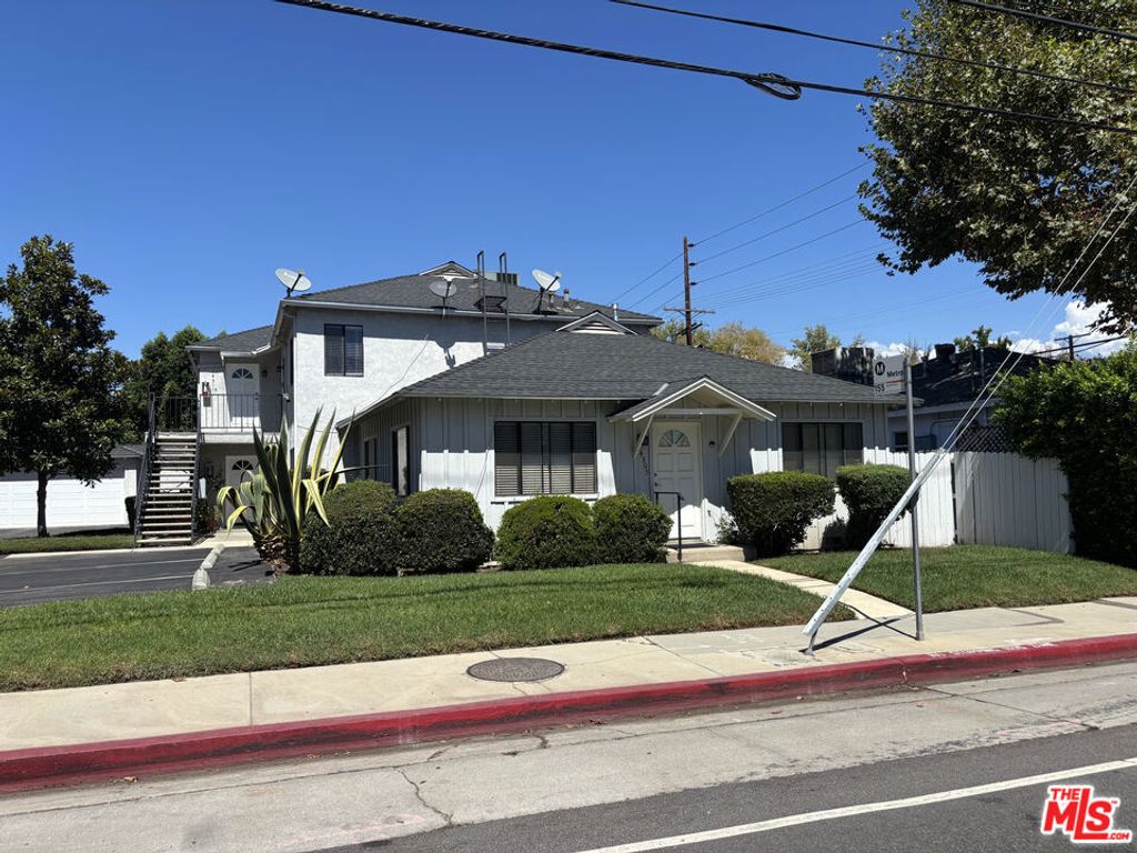 14311 1/2 Magnolia Boulevard, Los Angeles