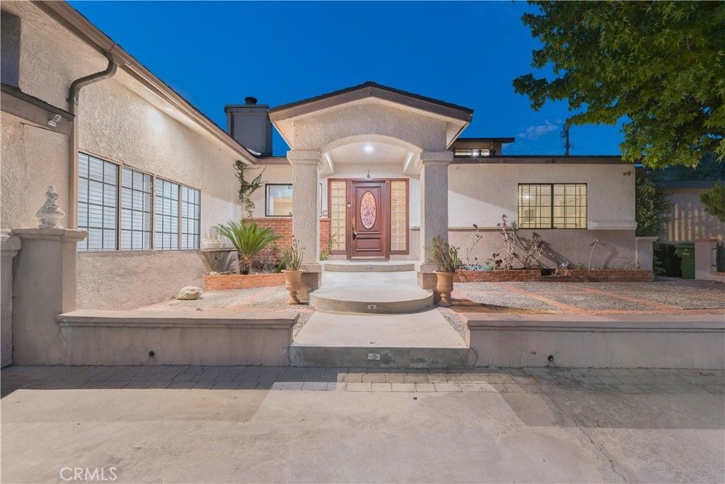 9348 Tujunga Canyon, Tujunga