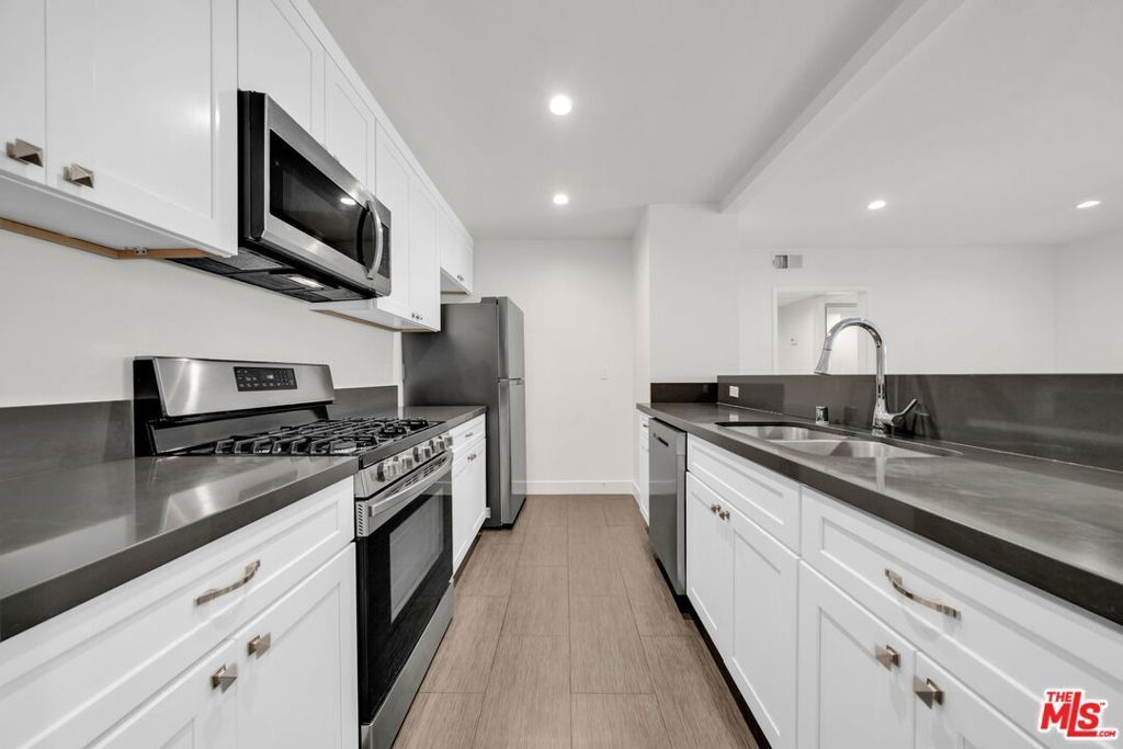 7453 Haskell Avenue # 7, Van Nuys