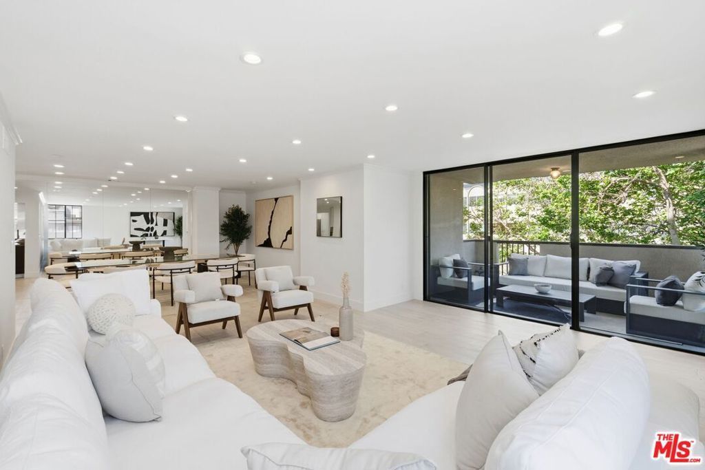 150 N Almont Drive # 301, Beverly Hills