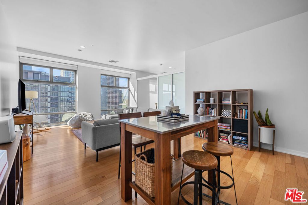 801 S Grand Avenue # 1604, Los Angeles