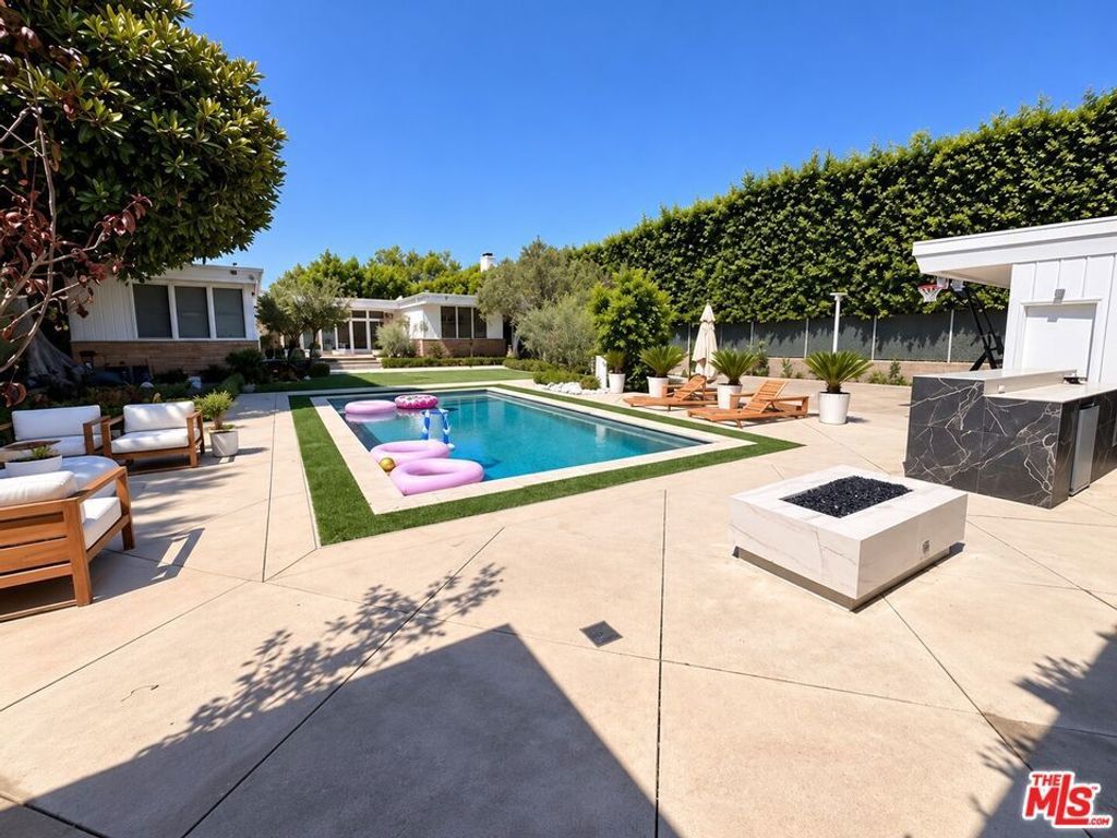 604 Trenton Drive, Beverly Hills