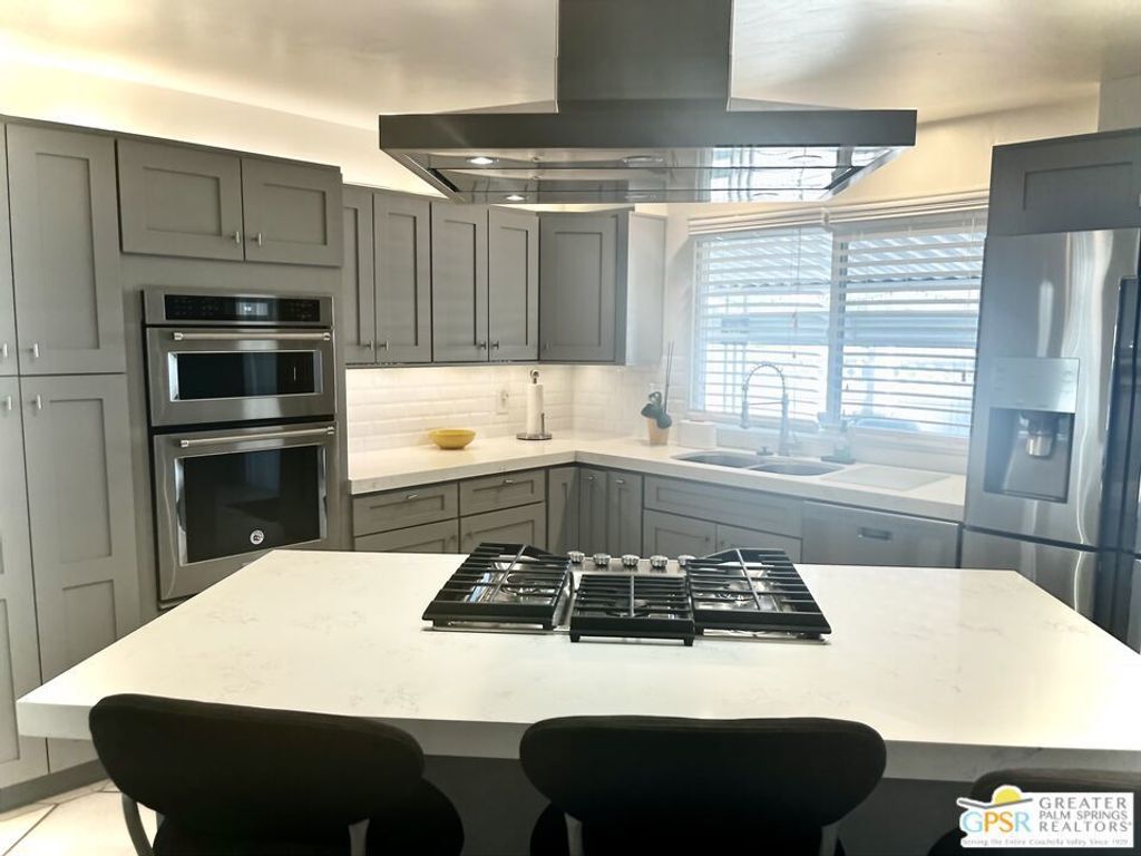 381 Club Circle Drive, Palm Springs