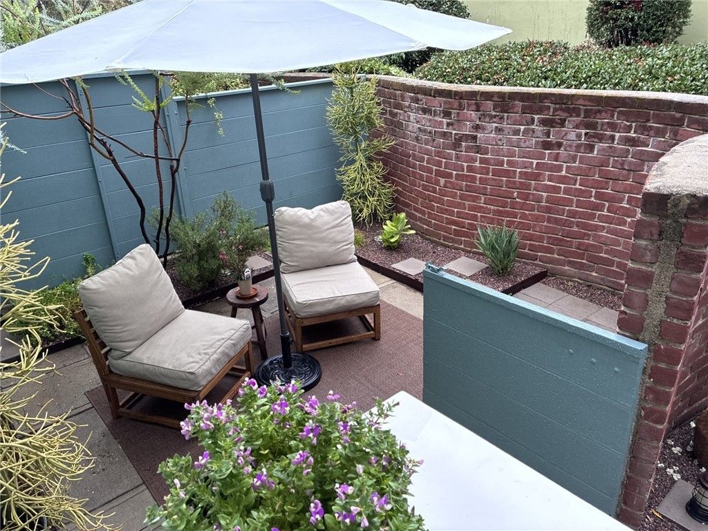 5326 1/2 Village Green, Los Angeles