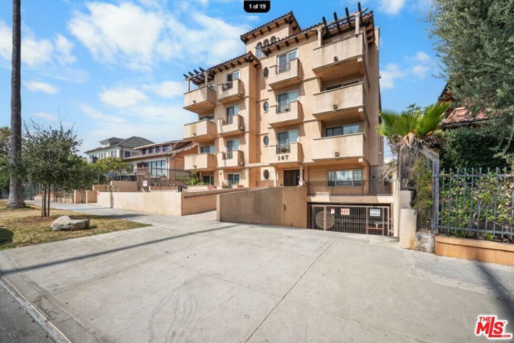 147 N Berendo Street # 203, Los Angeles