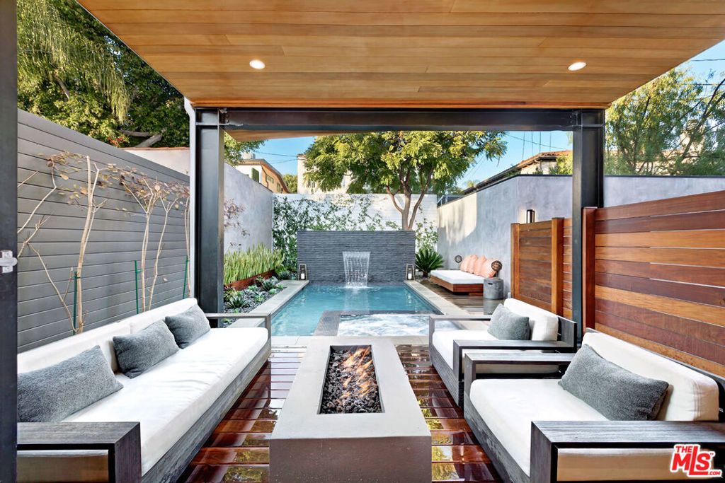 8925 Dorrington Avenue, West Hollywood