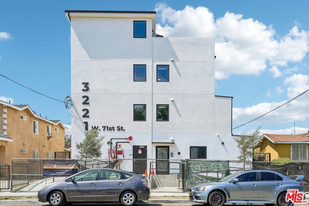 3221 W 71st Street, Los Angeles