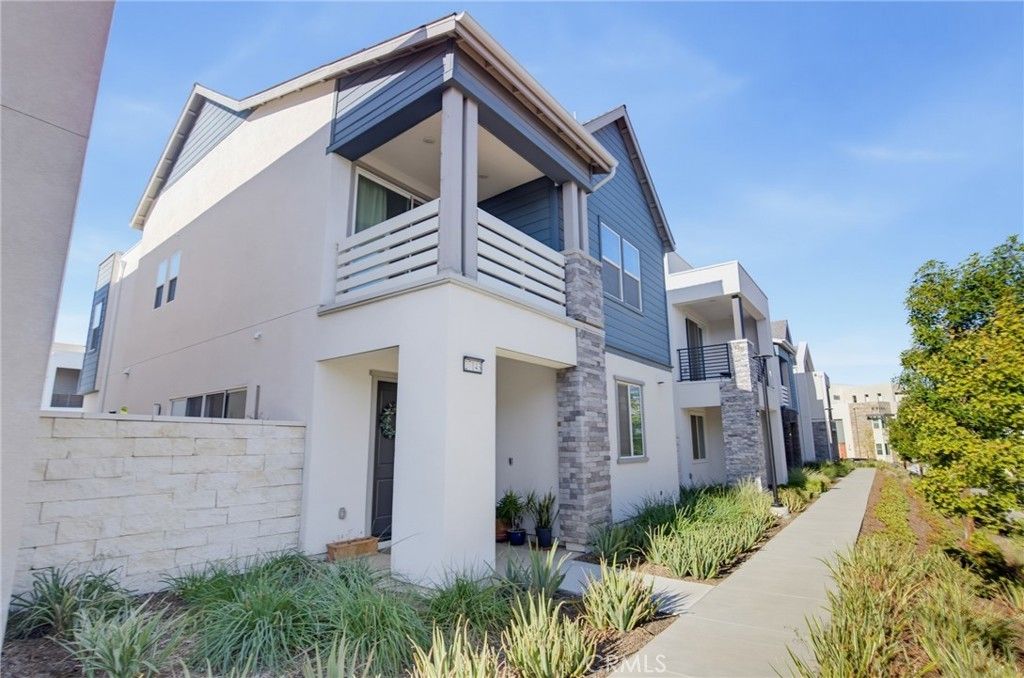 27143 Scrub Oak Court, Valencia