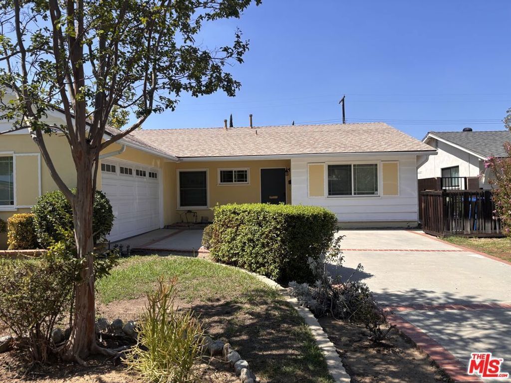 6667 Lederer Avenue, West Hills