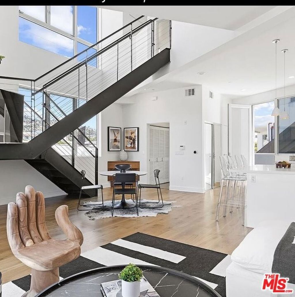 616 N Croft Avenue # 8, West Hollywood