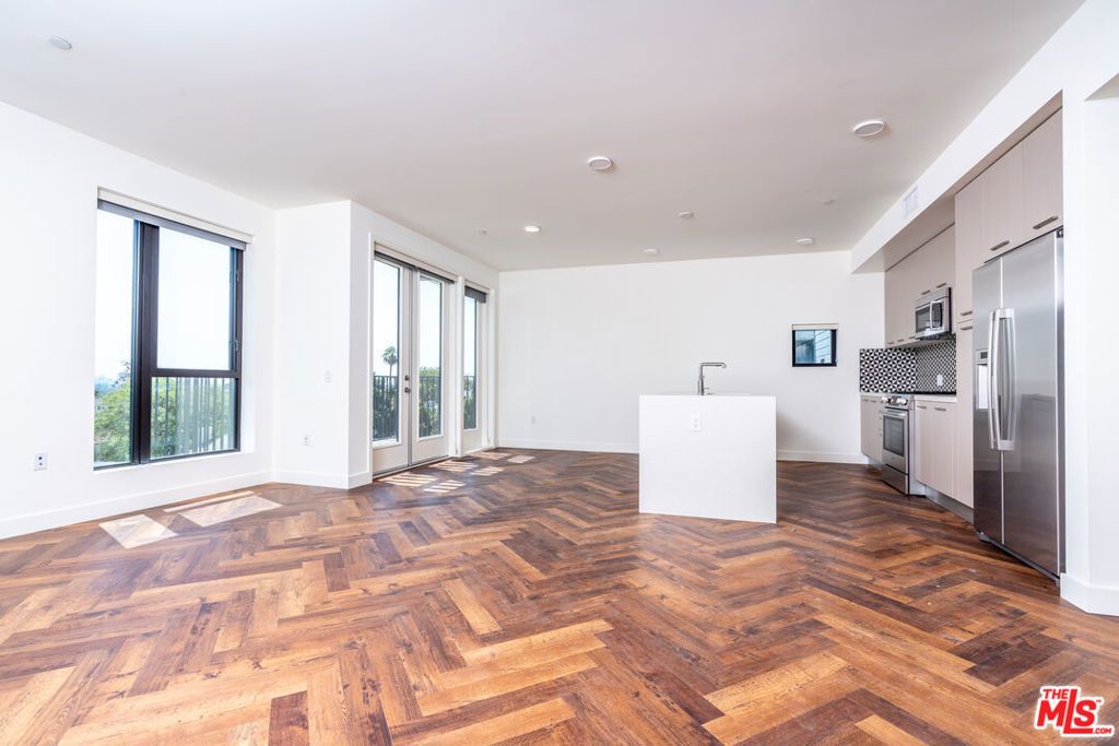 1250 N Fairfax Avenue # 215, West Hollywood