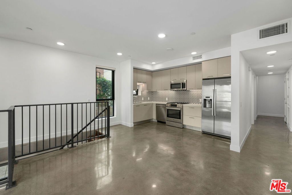 1250 N Fairfax Avenue # 206, West Hollywood