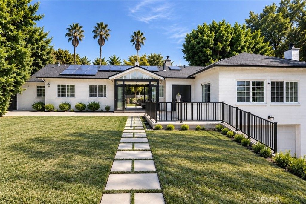16633 Oak View Drive, Encino