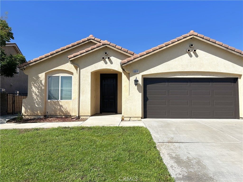 6919 Massy Harris, Corona