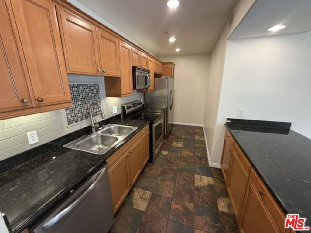 3740 Santa Rosalia Drive # 315, Los Angeles