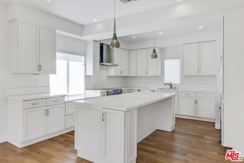 339 N Oakhurst Drive # 401, Beverly Hills